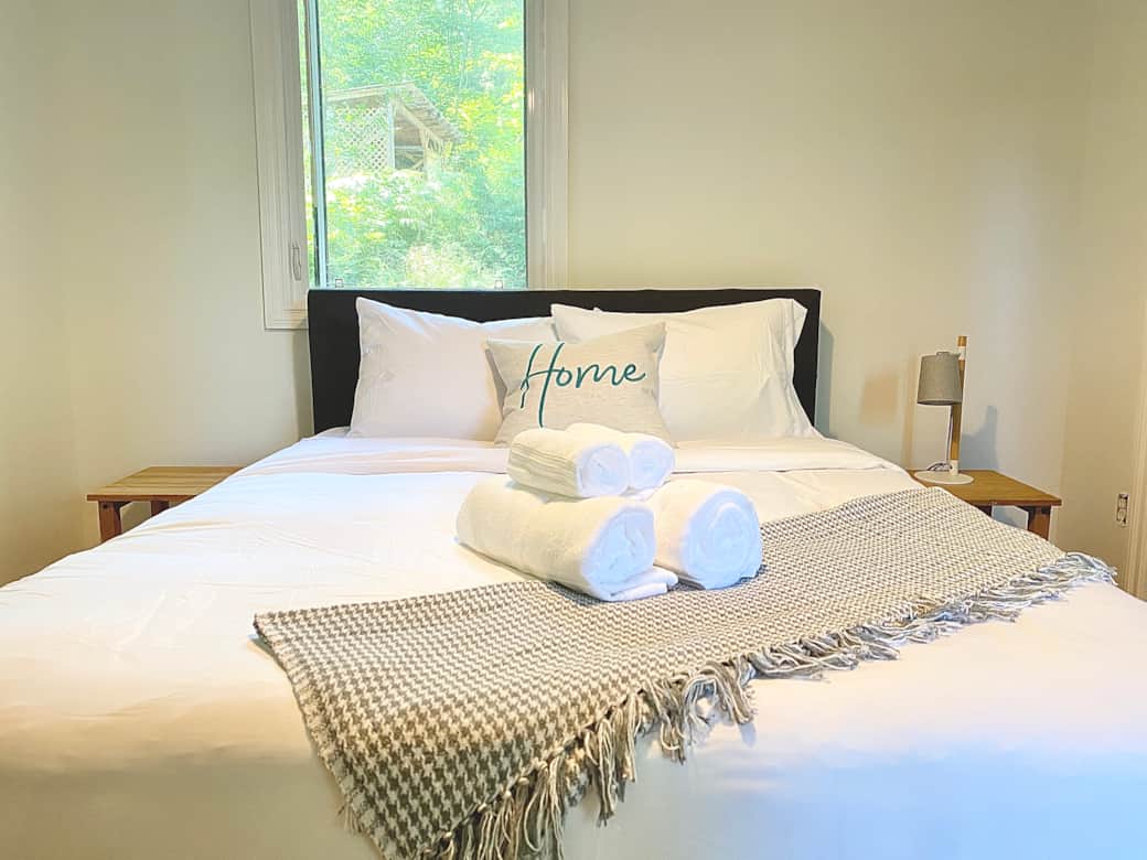 Main Floor - Bedroom #1 (Queen Bed)