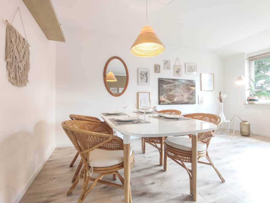 Der Esstisch ist groß genug für bis zu 6 Personen, so dass auch die Kinder genug Platz haben.