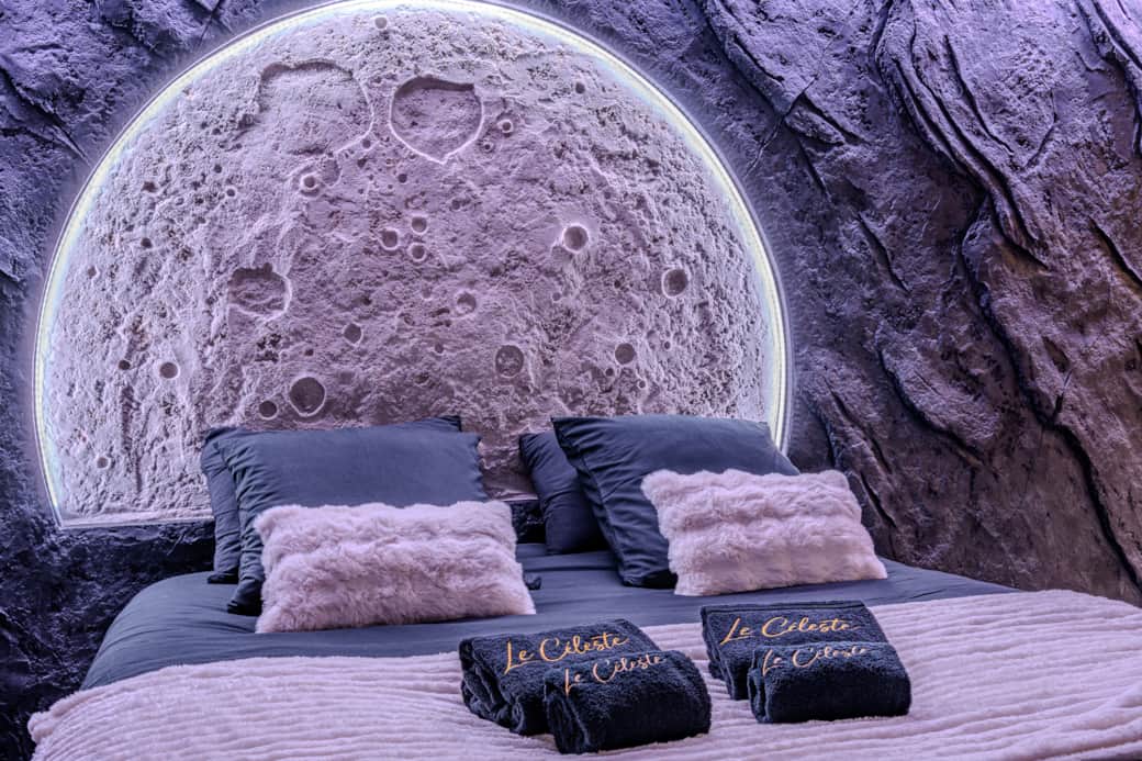 La tête de lit lune (chambre)