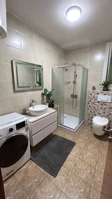 main bathroom 1