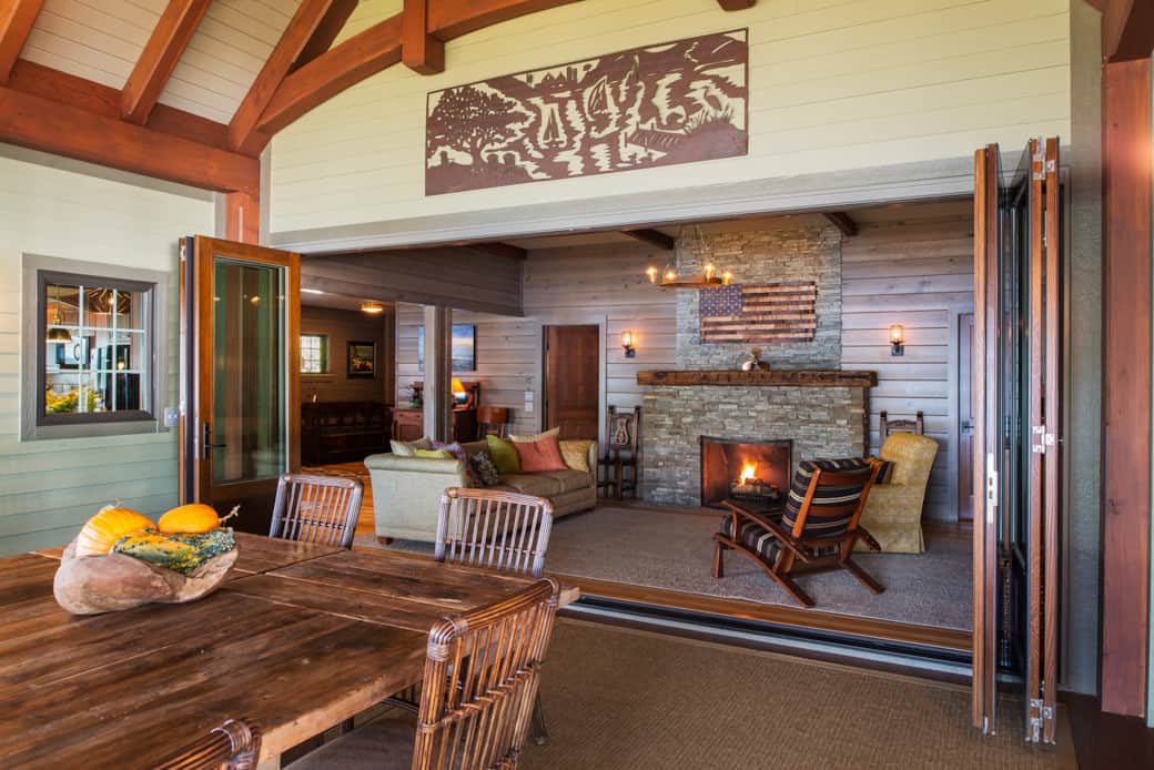Indoor / outdoor living Indoor / outdoor living