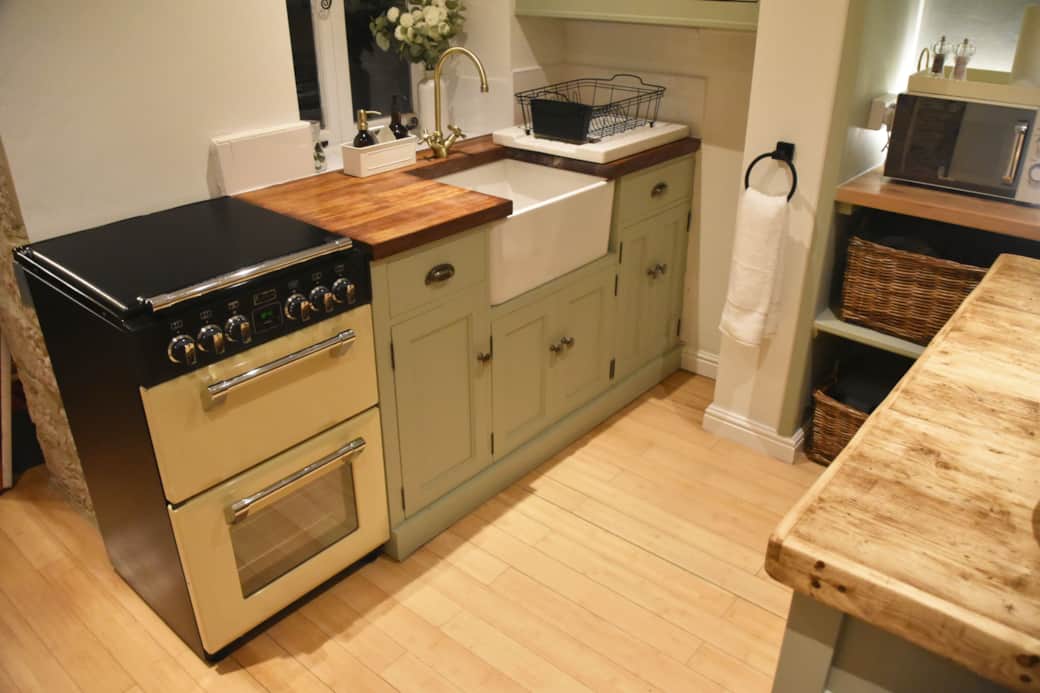 Belfast sink with double ovens