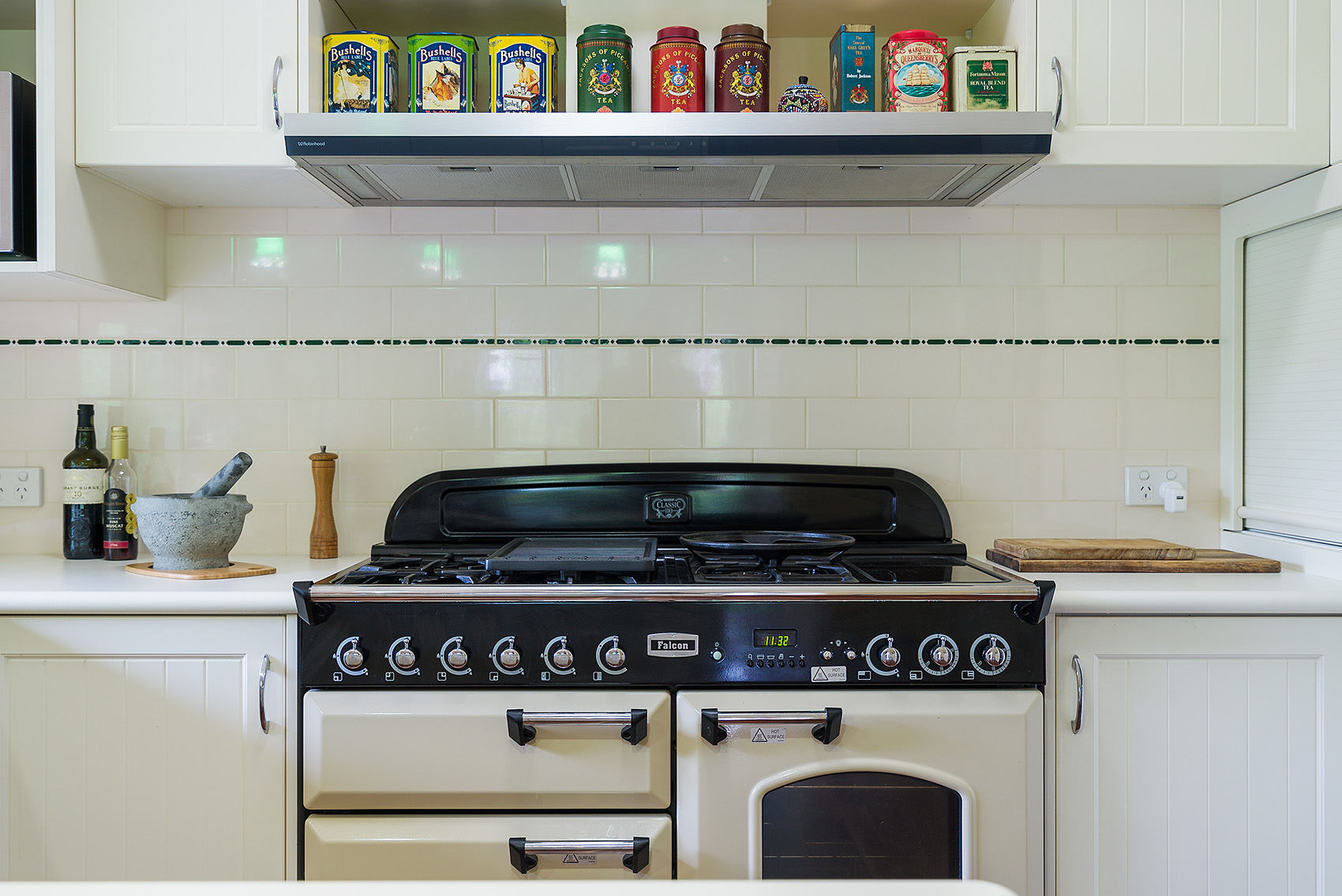 Beautiful Falcon Stove perfect for Entertaining