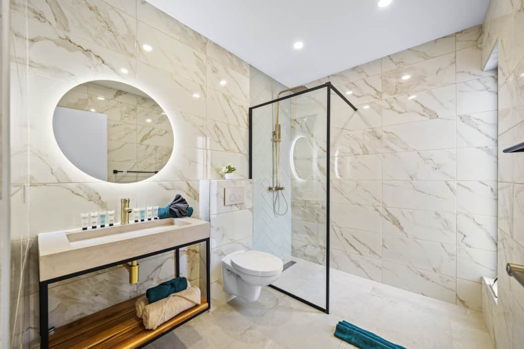 Elegant Guest Bathroom 1
