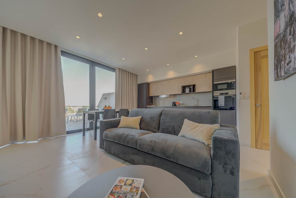 Healthy natural light during the day and modern lighting in the evening brighten up the open-concept Healthy natural light during the day and modern lighting in the evening brighten up the open-concept