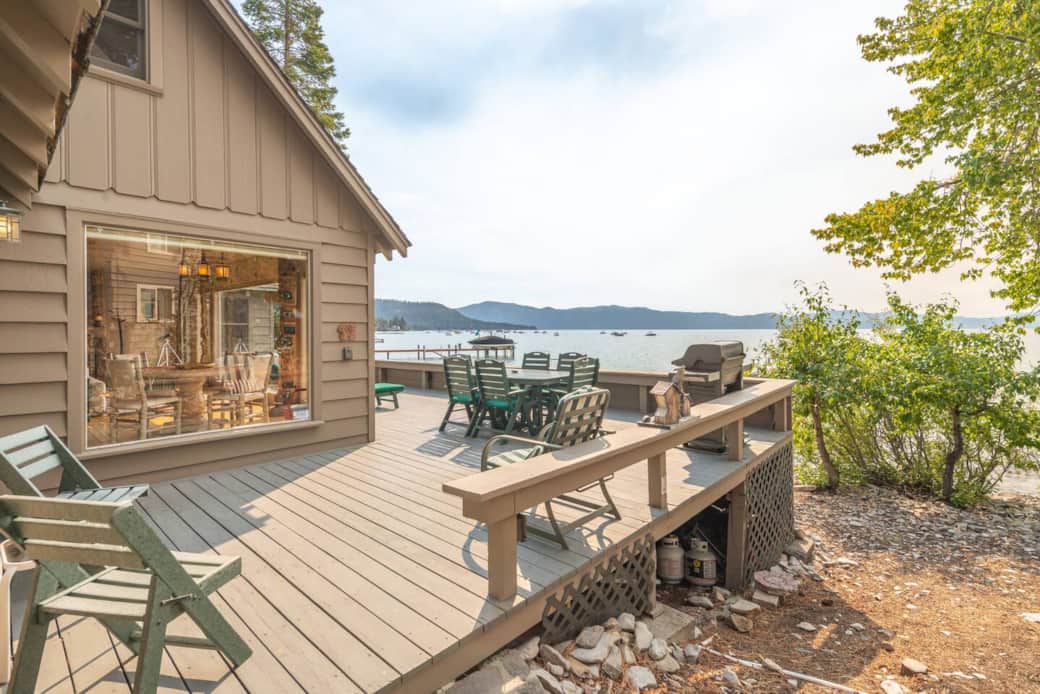 Even the side of the house enjoys lake views