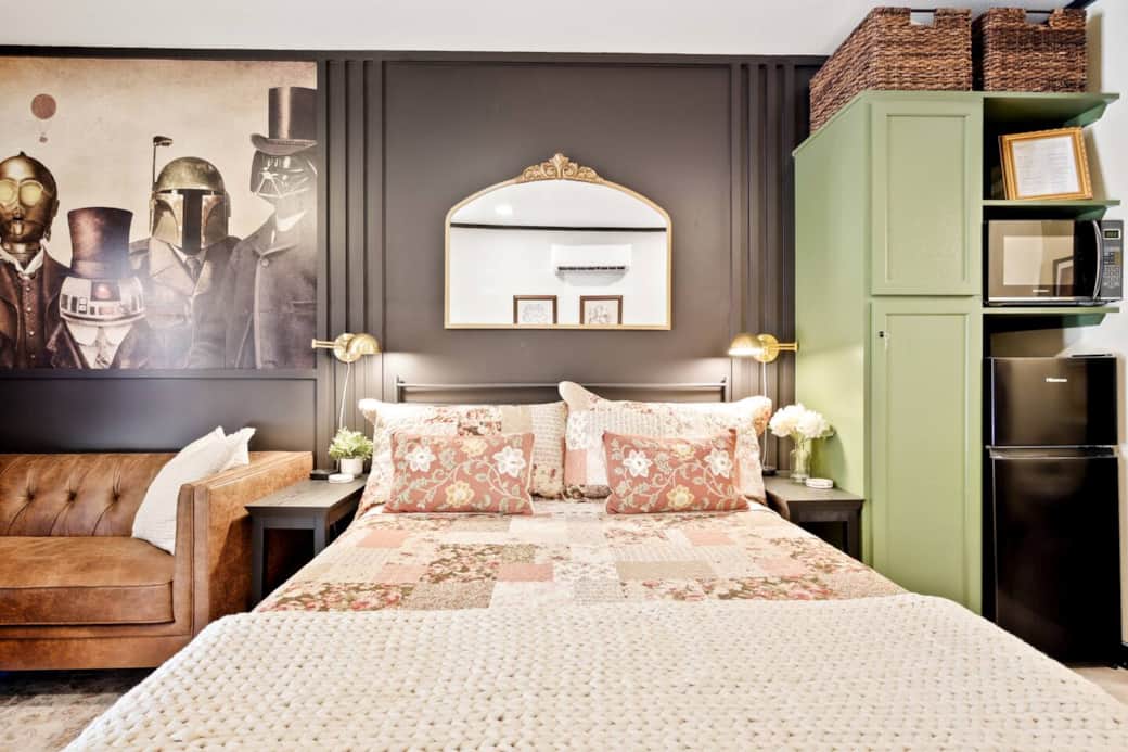 Queen size bed! Queen size bed!