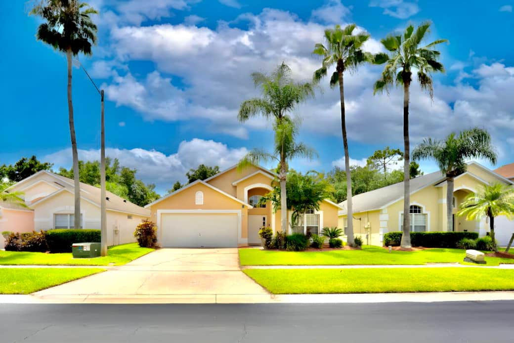 Villa with drive way