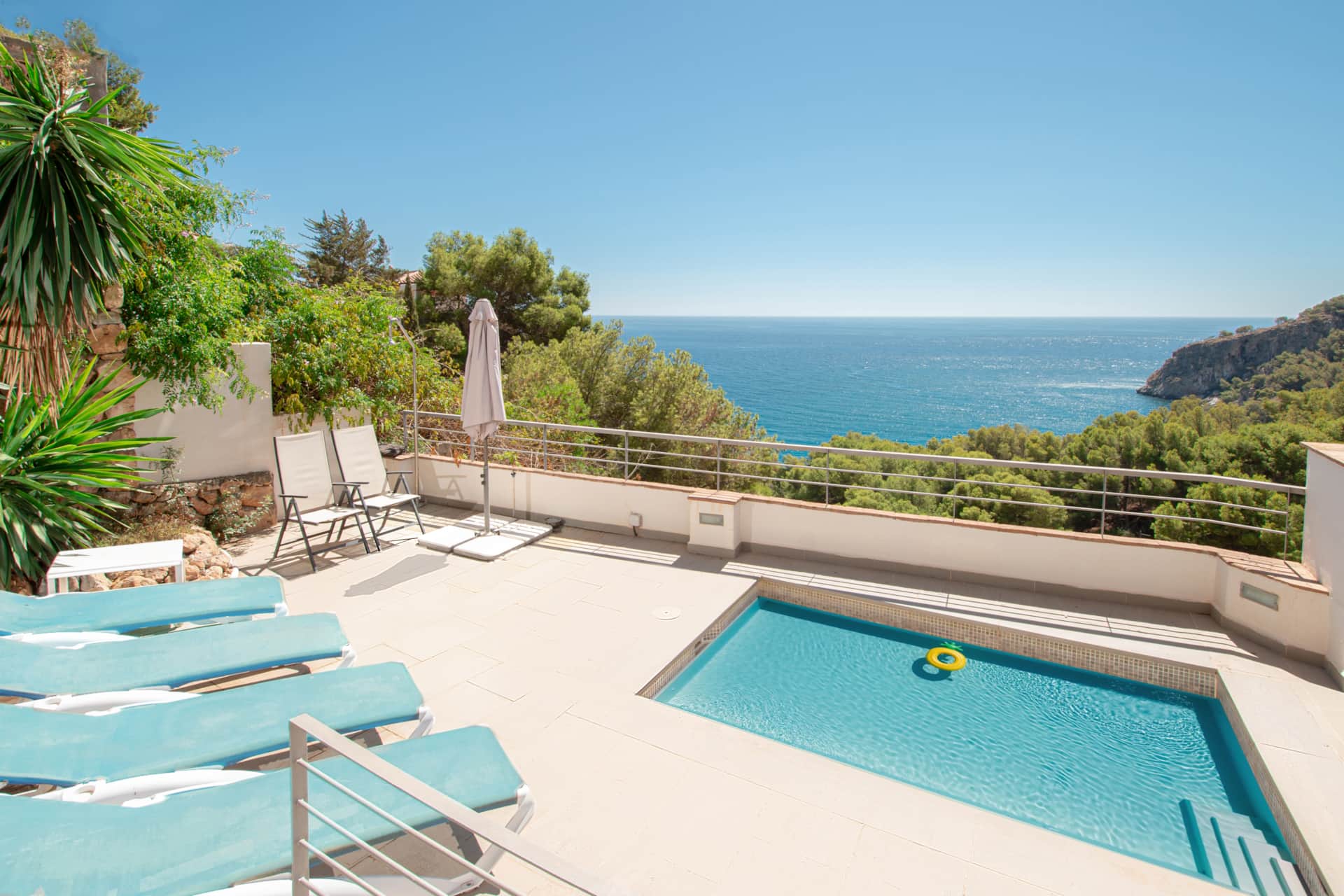 Private villa in La Herradura with heated pool and sea view