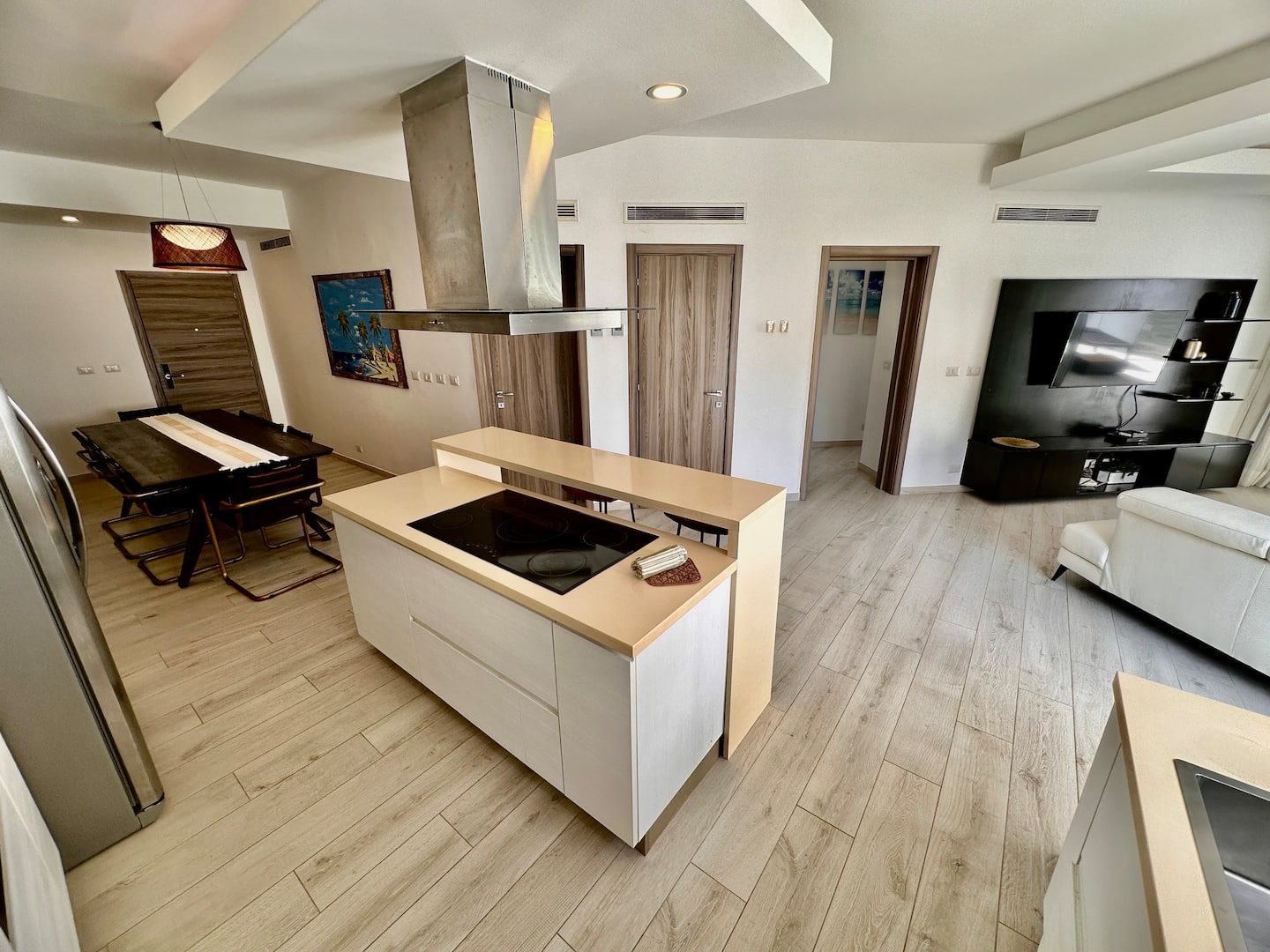 Spectacular 3 bedroom Ocean-view condo photo 2