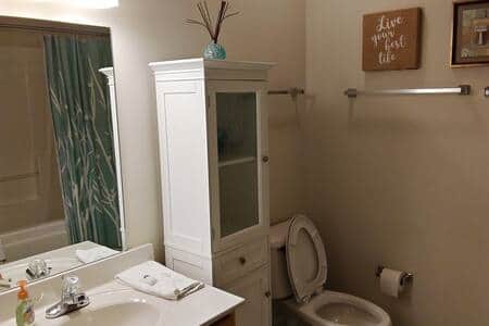 Full Bathroom
