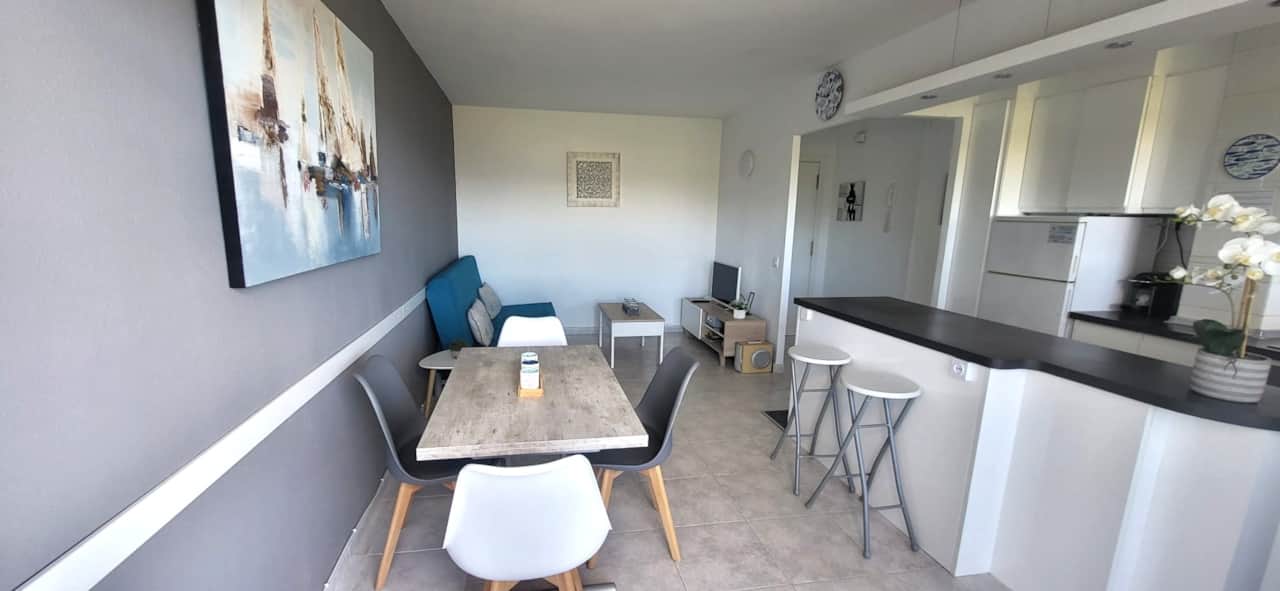 Living room and kitchen - Photo 2