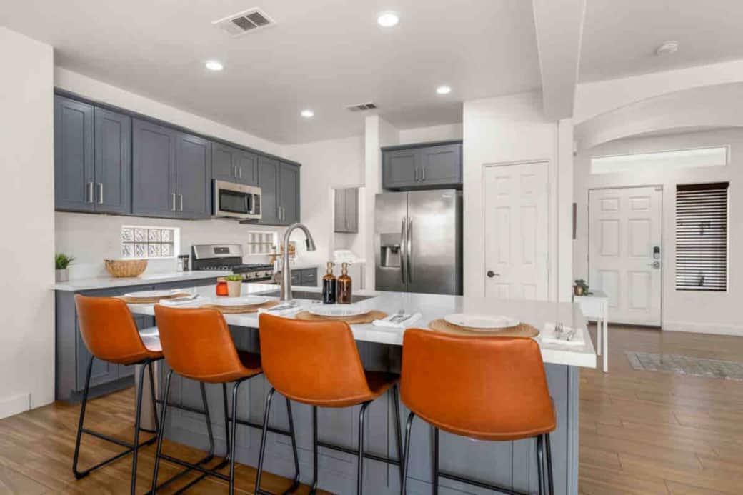 large breakfast bar has ample seating... large breakfast bar has ample seating...