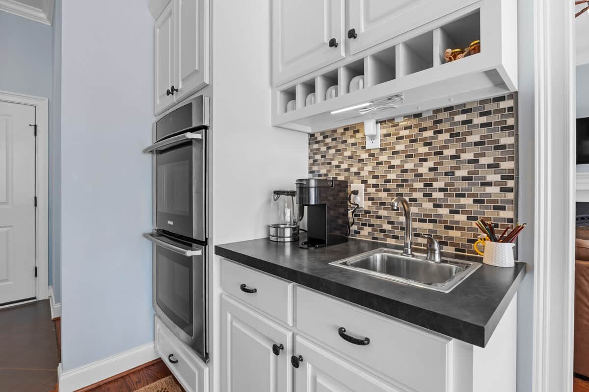 Kitchen & Dining