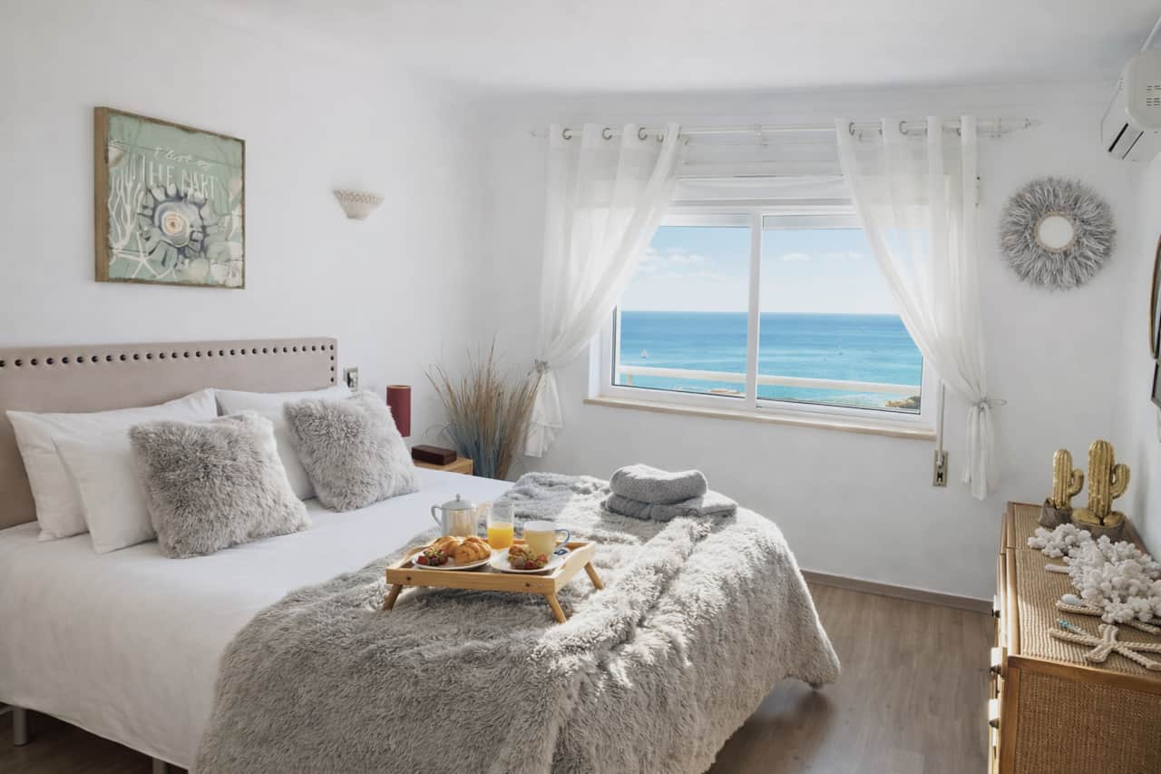 Main bedroom with sea view