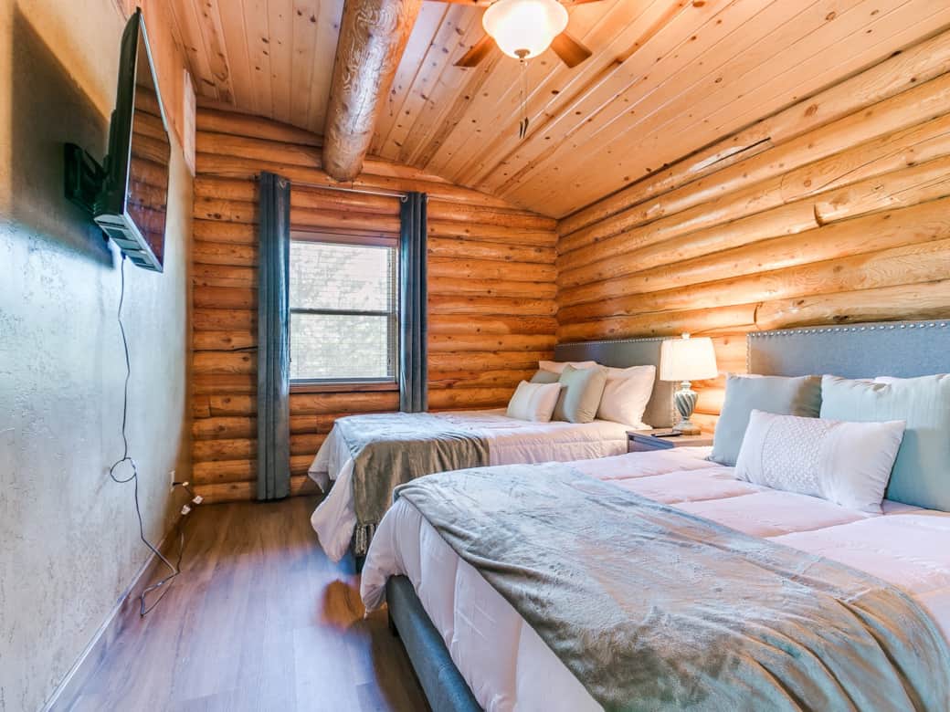 Main Cabin Secondary Bedroom