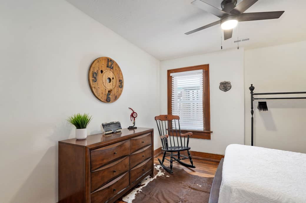 112 E Pine St-21