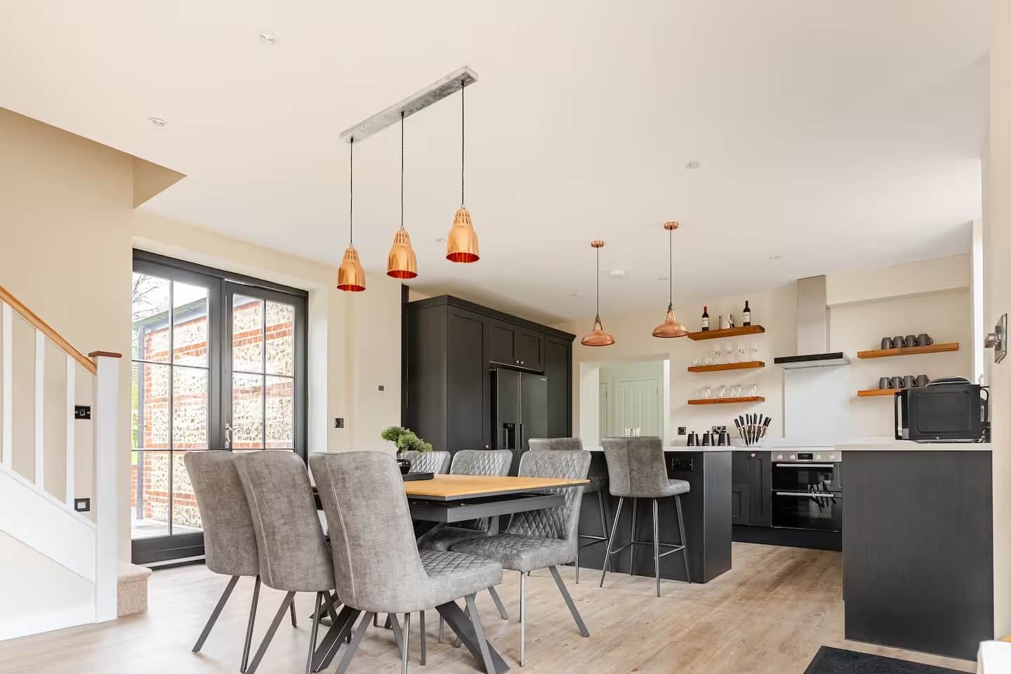 dinning room 1.jpg