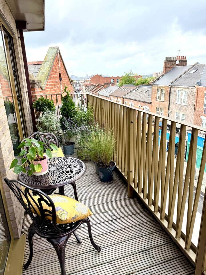 Step out onto the spacious private balcony, beautifully furnished with outdoor seating and decorated with lush plants. It’s the perfect spot to enjoy morning coffee, relax with friends, or unwind after exploring London’s sights. Step out onto the spacious private balcony, beautifully furnished with outdoor seating and decorated with lush plants. It’s the perfect spot to enjoy morning coffee, relax with friends, or unwind after exploring London’s sights.