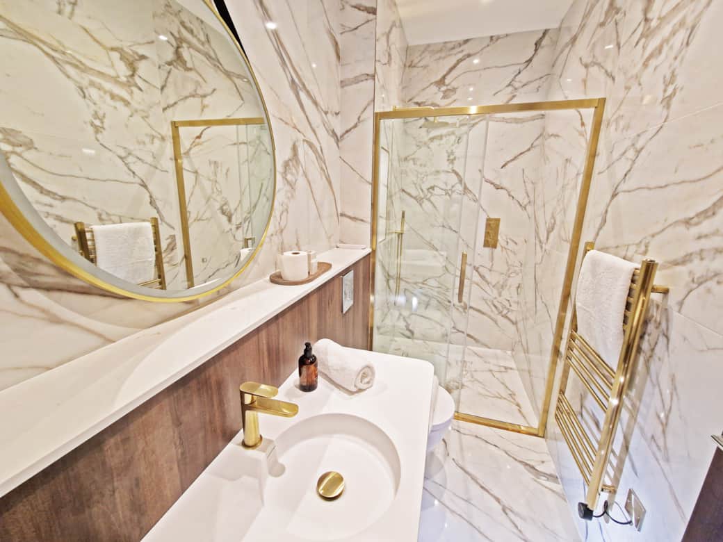 Spacious bathroom