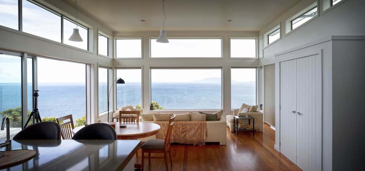 Light and spacious lounge