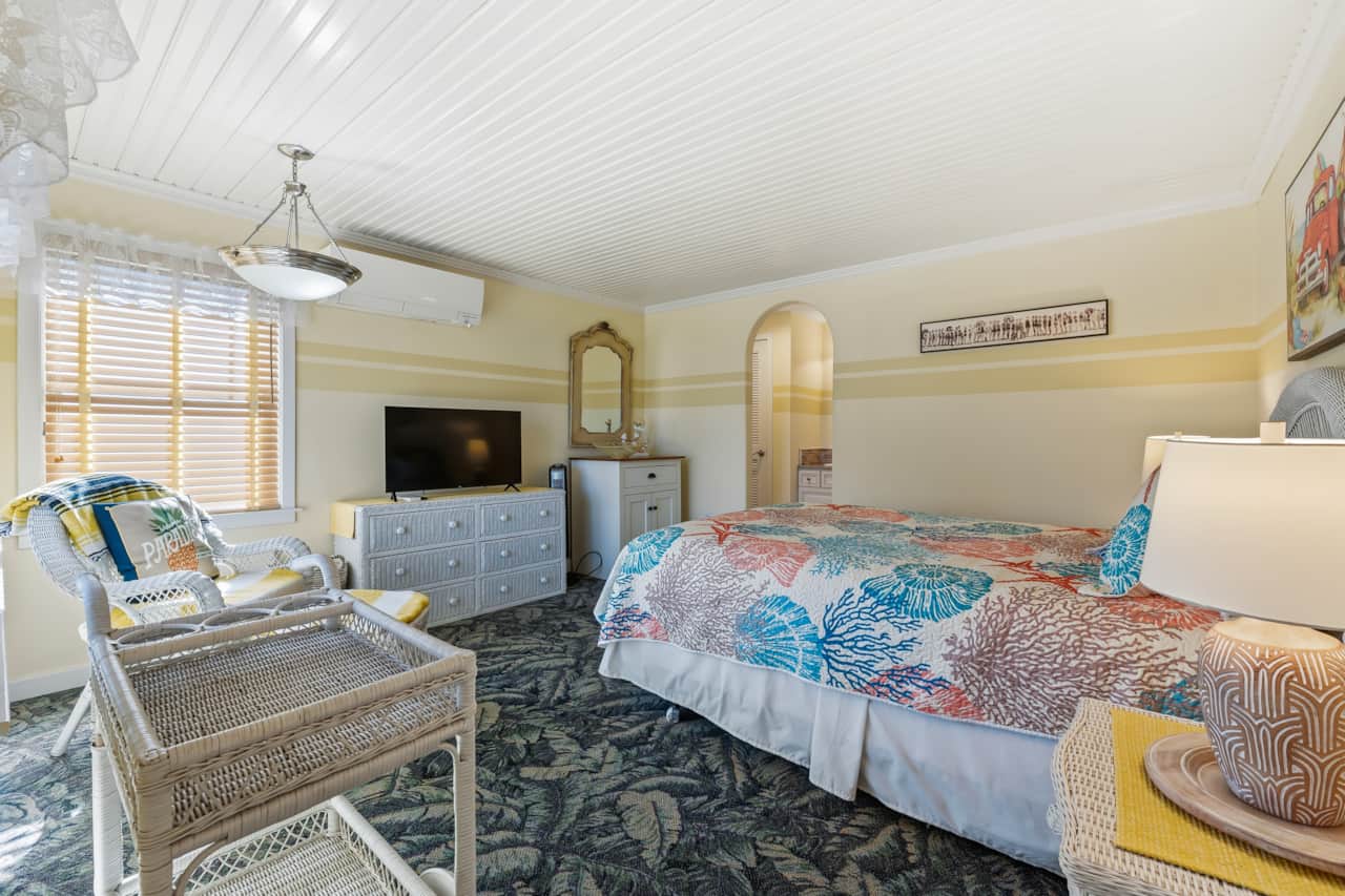 First Floor Bedroom (Queen)