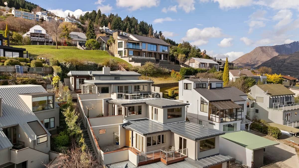 Alpine Lakeview 9B apartment building Panorama Place Queenstown New Zealand