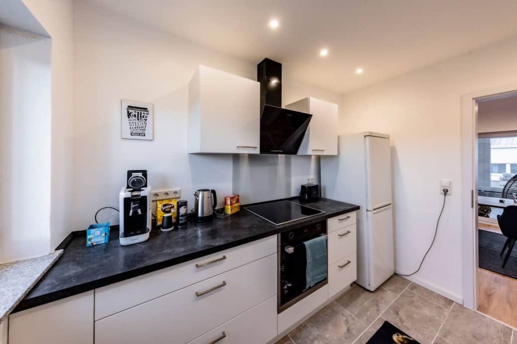 Kühlschrank mit Gefrierkombination | Vollausstattung zum Kochen und Speisen