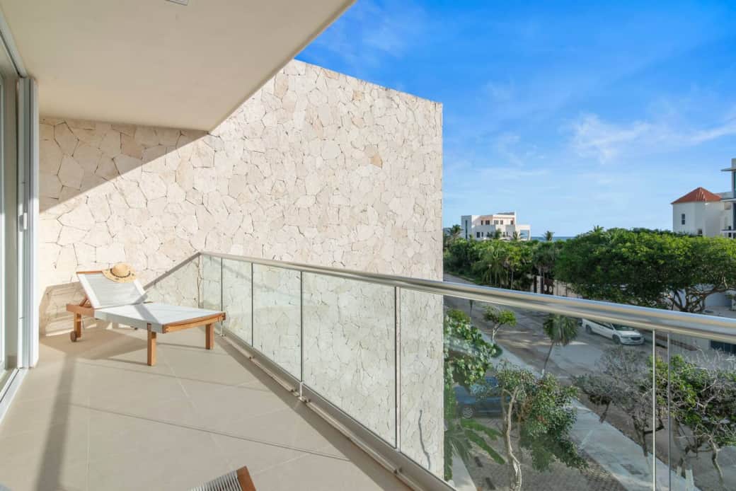 Private balcony with partial Akumal sea views, perfect for relaxing, unwinding, and enjoying the laid-back coastal vibe.