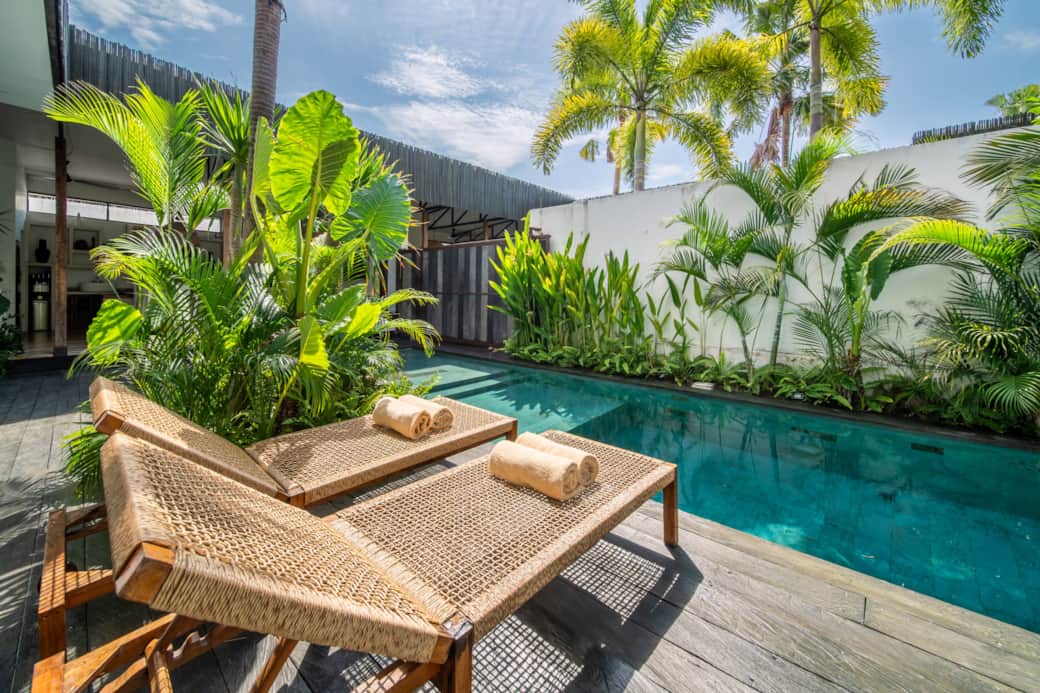Piscine Sunbed best view YOGISURF Villa 3 - Canggu - BALI Piscine Sunbed best view YOGISURF Villa 3 - Canggu - BALI