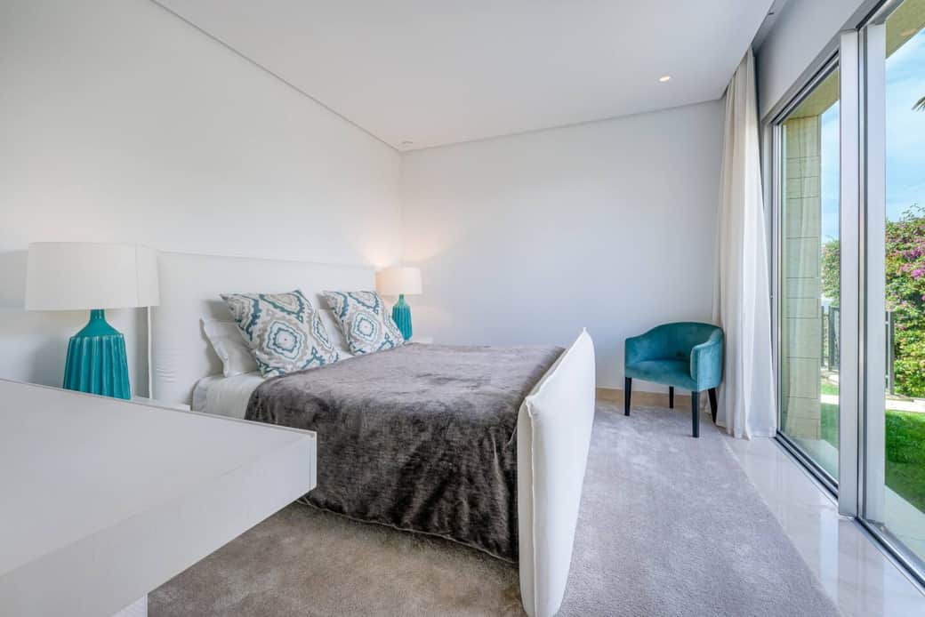 Bedroom 1/5 (1st Master)