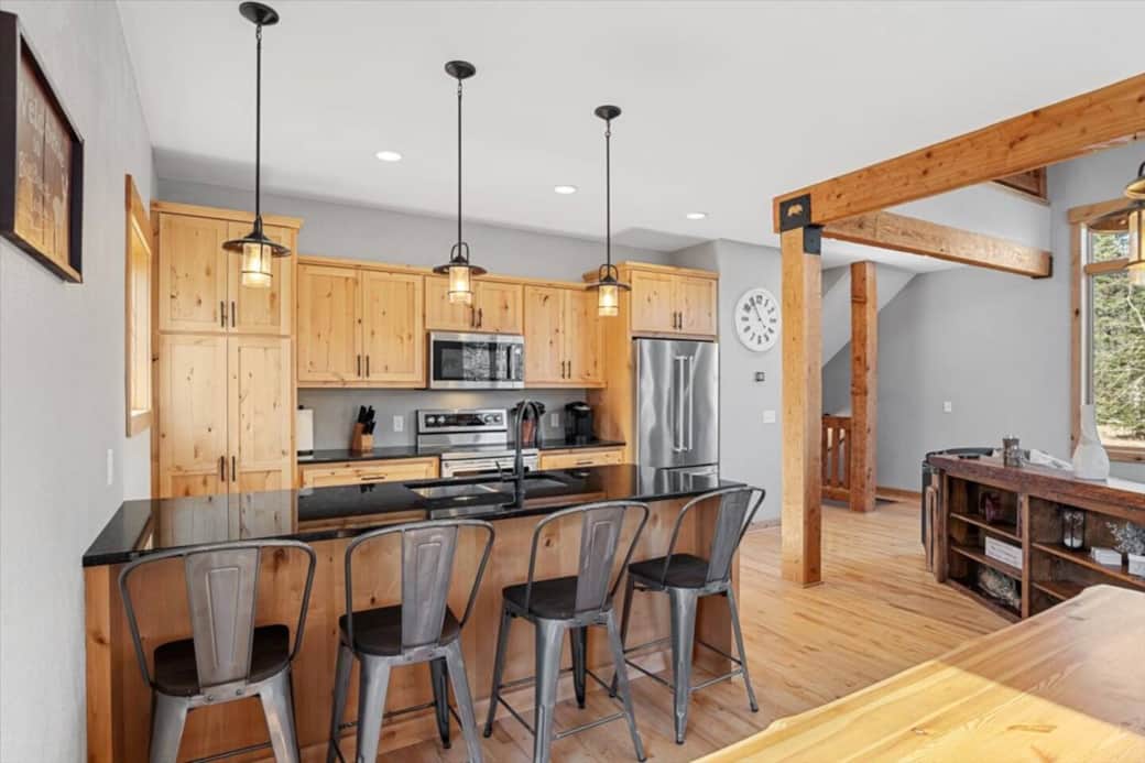 Stainless Appliances, Pantry, Blender, Keurig, crockpot, full set up, coffee pot