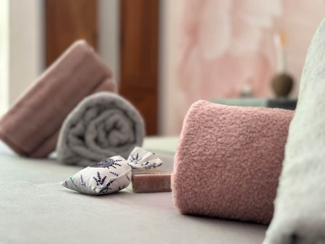 La Fleuriste charme vue globale chambre15m2 location chambredhote cadeau La Fleuriste charme vue globale chambre15m2 location chambredhote cadeau