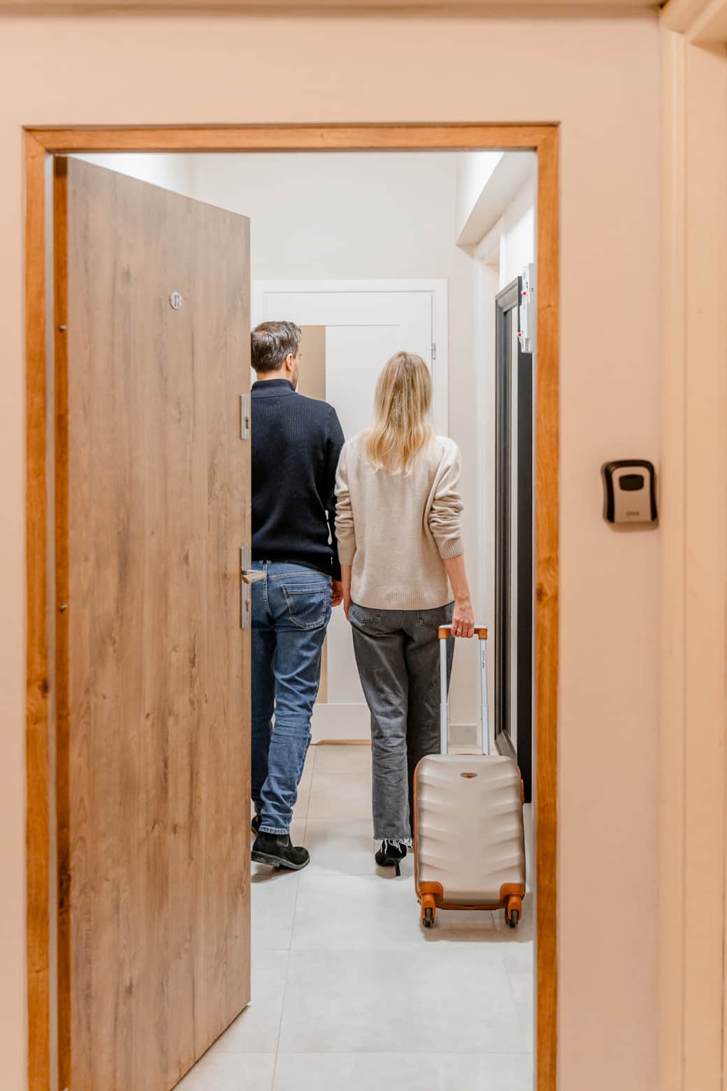 Bright entrance hallway with easy access to all rooms and comfortable arrival.