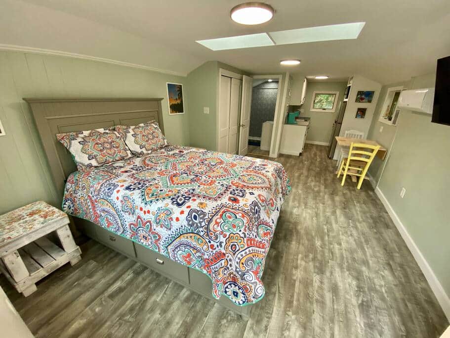 Queen bed Queen bed
