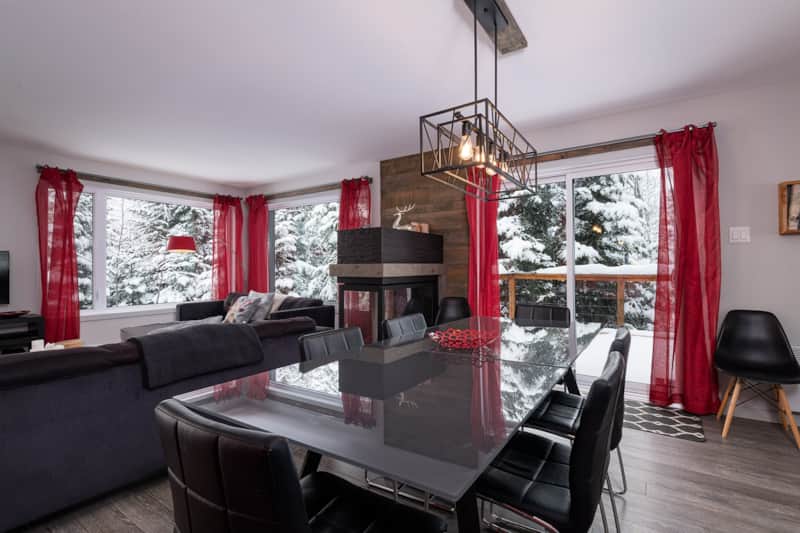 Dining room with a view on the trees during wintereigés!
