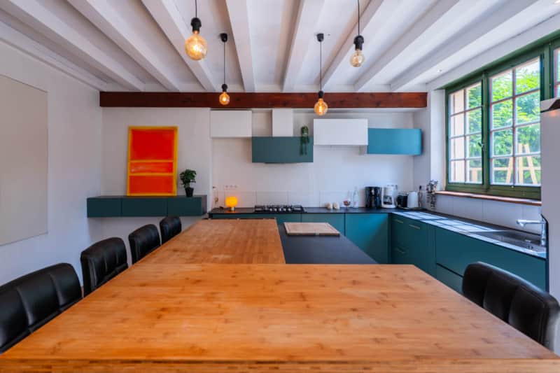 Villa de la Plume – Cuisine moderne avec grand plan de travail