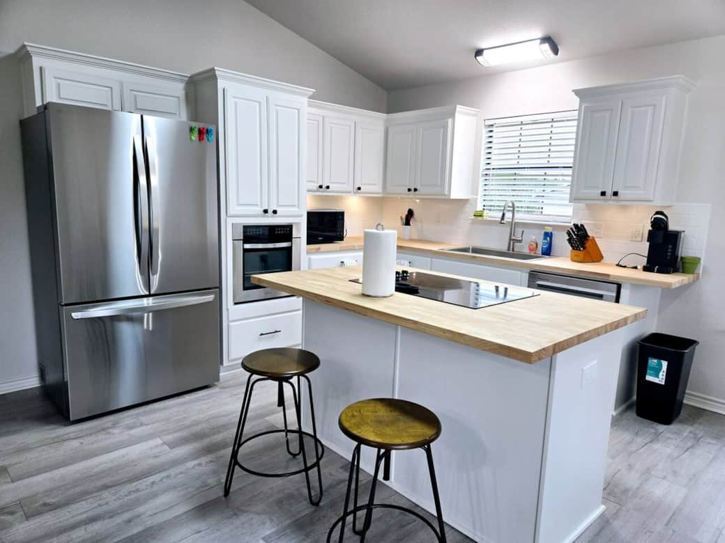 Kitchen with bar Kitchen with bar