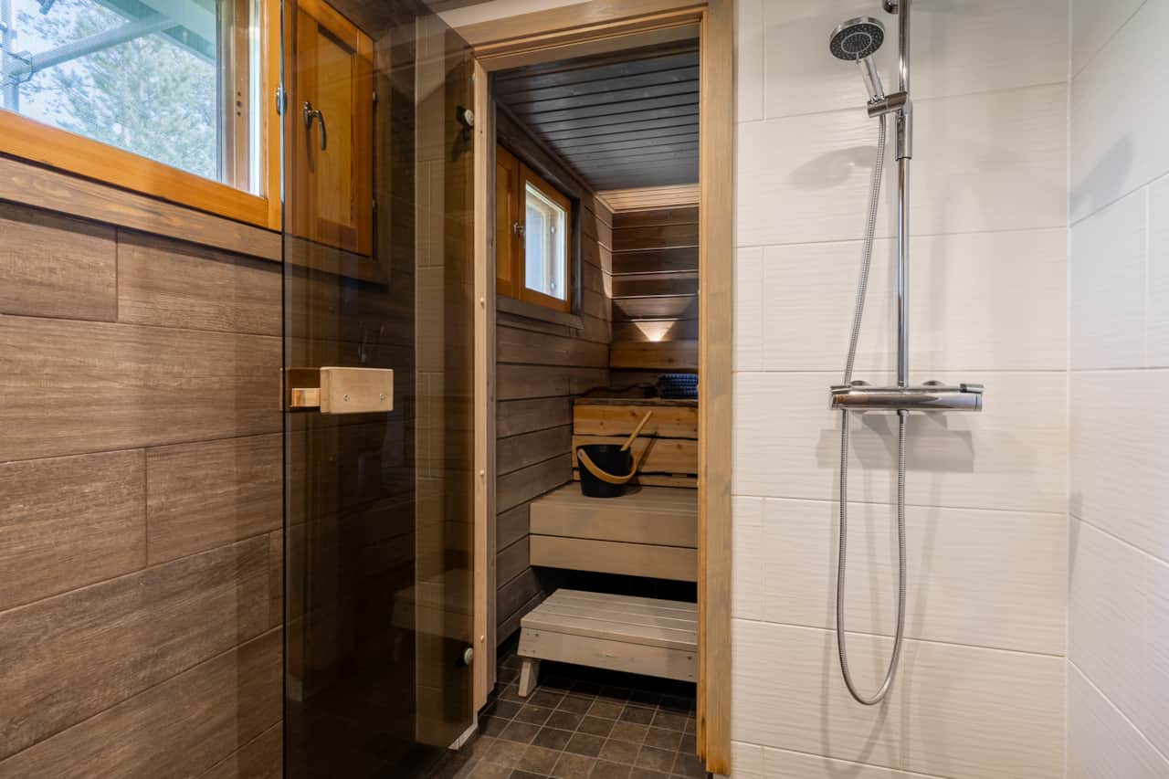 Shover & sauna