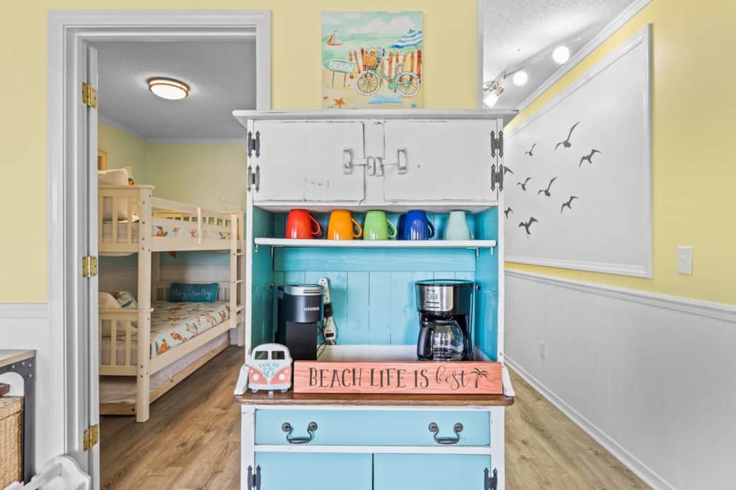 Coffee Bar & Kids Room
