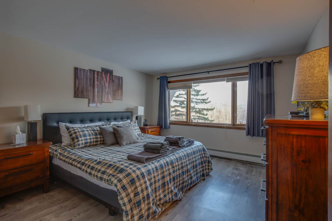 King size bed