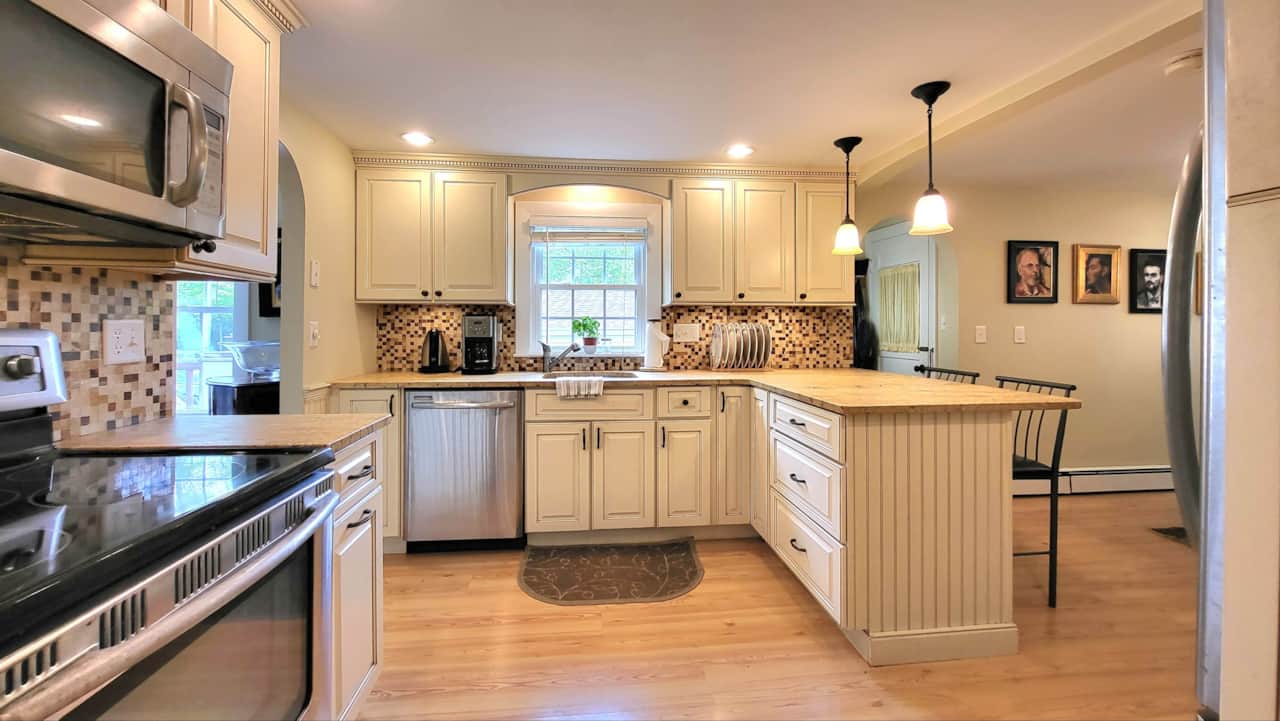 Kitchen with counter dining
