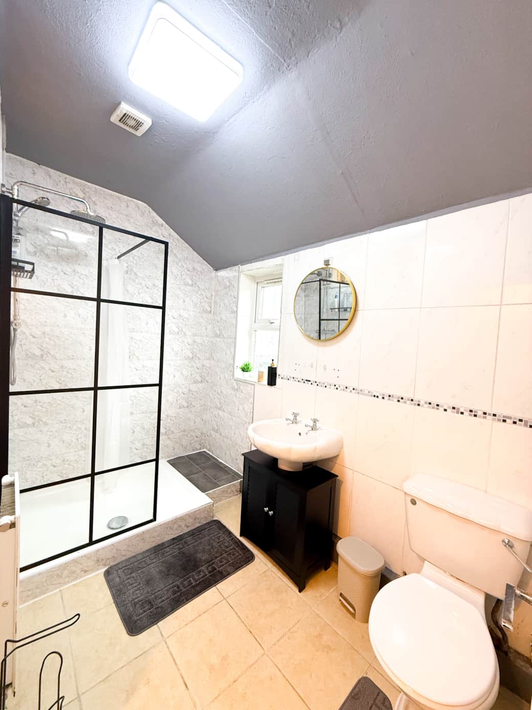Family size bathroom with shower