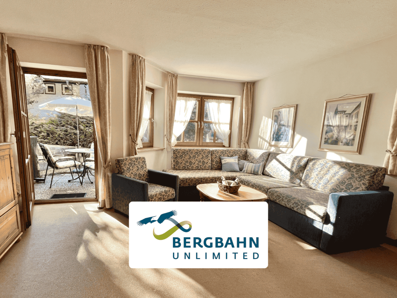 Living room with access to the terrace and garden