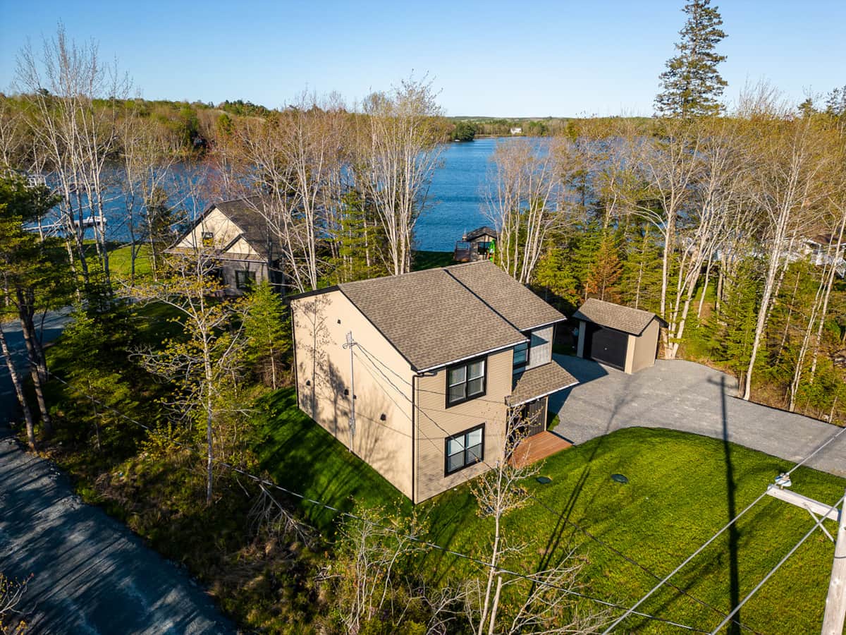 Mt Uniacke Lakeside Oasis with Hot Tub Vacation Home in Mount Uniacke