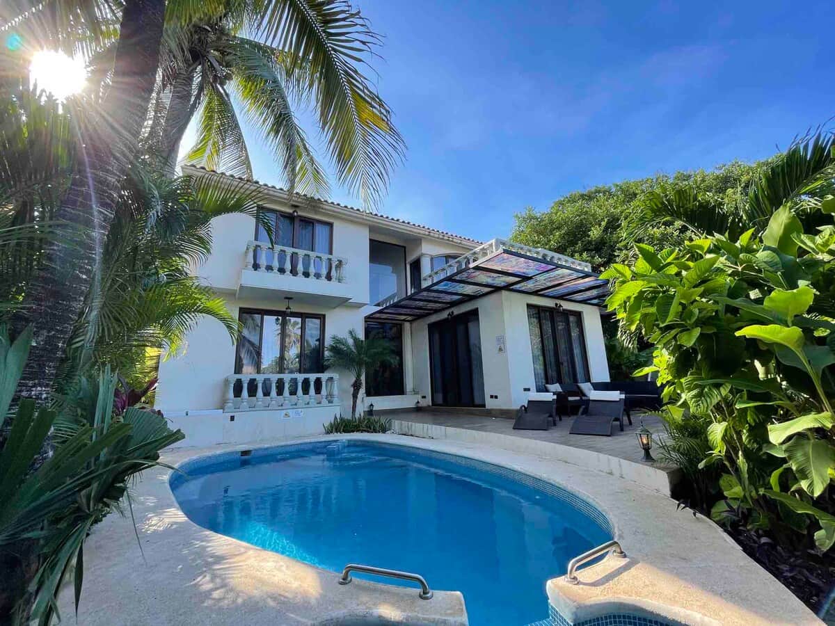 PRIVATE POOL