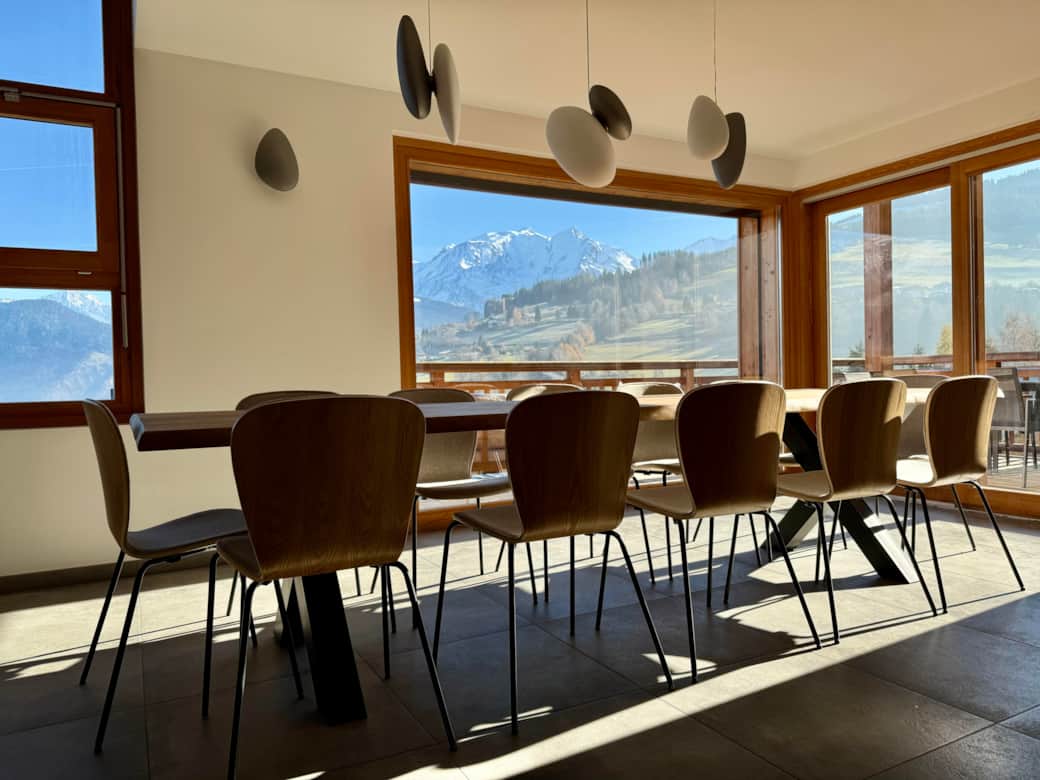 Salle a manger avec vue sur le Mont Blanc
