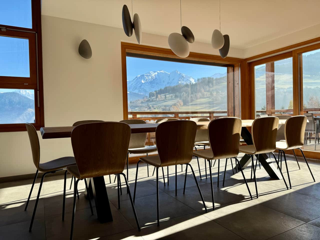 Salle a manger avec vue sur le Mont Blanc