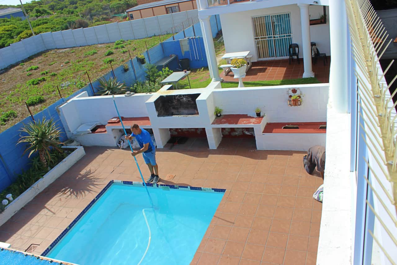 Pool area & outdoor braai area