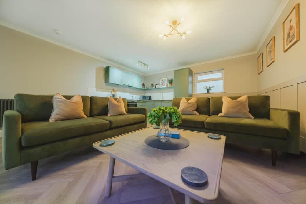 Riverside © Olivier Burnside 2025-36 Riverside © Olivier Burnside 2025-36